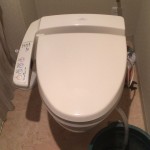 タンクを外したトイレ