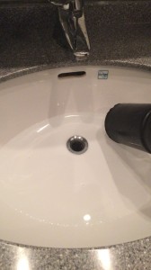 洗面所が詰まっている